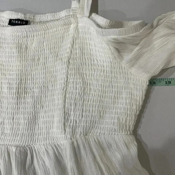 Torrid Size 1 Embroidered Off Shoulder Gauze Top Peasant Smocked Boho Cottage - Picture 4 of 7